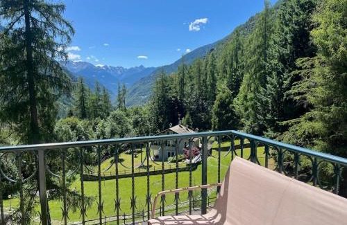 Chiesa in Valmalenco Apartamento | Relax & Natura immerso nel bosco in Valmalenco