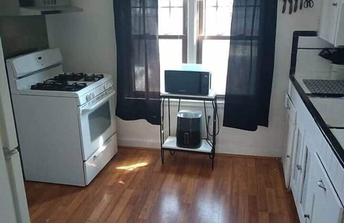 Grosse Pointe Apartamento | Relax Near Grosse Pointe & Downtown Detroit.