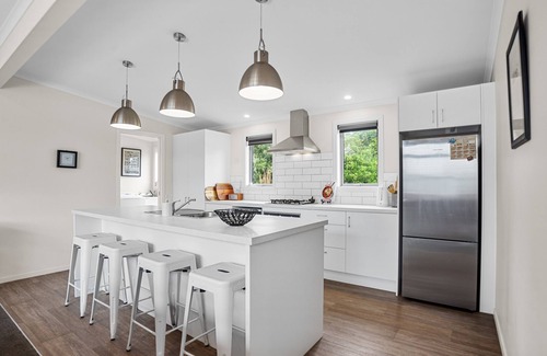 Waihi Beach Casa | Relax on Dillon - Waihi Beach Holiday Home