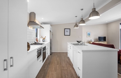 Waihi Beach Casa | Relax on Dillon - Waihi Beach Holiday Home