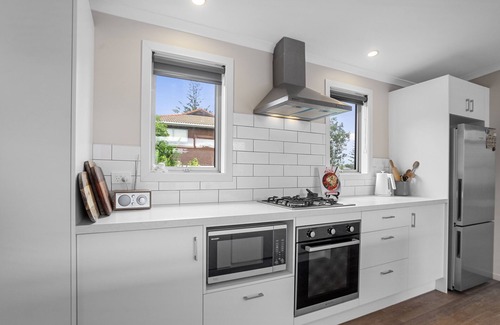 Waihi Beach Casa | Relax on Dillon - Waihi Beach Holiday Home