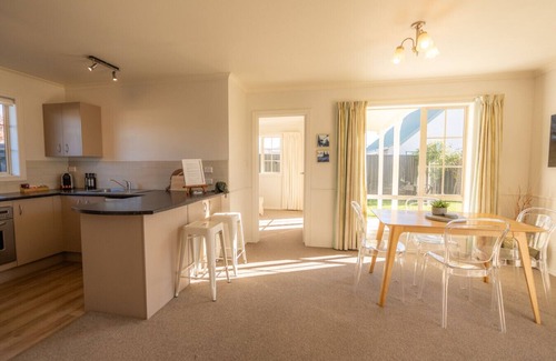 Twizel Cabaña | Relax on Rata Cottage 1