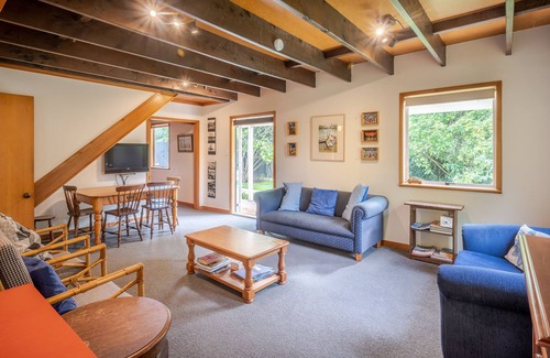 Akaroa Casa | RELAX ON RUE JOLIE – AKAROA HOLIDAY HOME, pet friendly in Akaroa