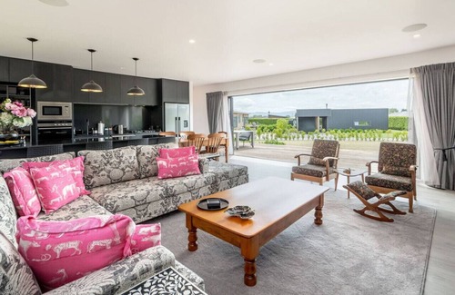 Martinborough Apartamento | Relax on the Deck, Martinborough