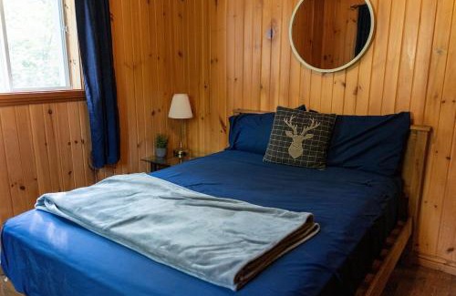 Chertsey Chalet De Esquí | Relax On the Lake Waterfront with Hot Tub