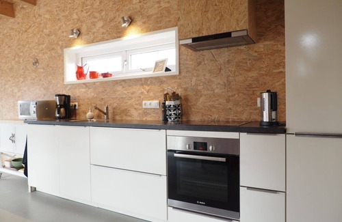Gasselte Casa | Relax on the lovely lounge sofas with panoramic views of the nature garden? Or a week of quiet (tele)work, while walking straight into the woods for a lunch walk during your break?