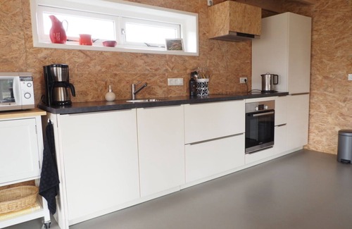 Gasselte Casa | Relax on the lovely lounge sofas with panoramic views of the nature garden? Or a week of quiet (tele)work, while walking straight into the woods for a lunch walk during your break?