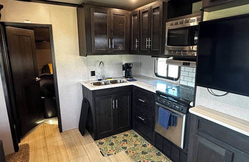Gardner Casa | Relax or fish on this private pond and watch the most beautiful sunsets from RV