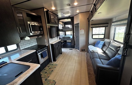 Gardner Casa | Relax or fish on this private pond and watch the most beautiful sunsets from RV