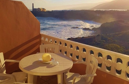 Los Silos Apartamento | Relax Ático con vistas al mar y montaña en primera línea de costa sonido del mar
