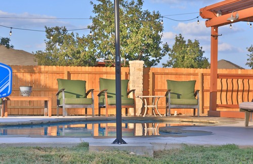 Southside Casa | Relax & Play! 3BR Home w/Pool + Close to Downtown
