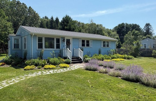 Niantic Casa | Charming 3 Bedroom Retreat Near Niantic Boardwalk