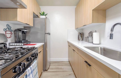Alhambra Apartamento | Relax & Recharge in a Cozy 2BR