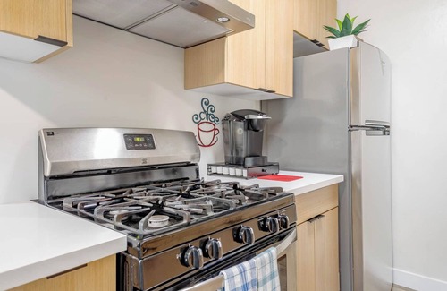 Alhambra Apartamento | Relax & Recharge in a Cozy 2BR