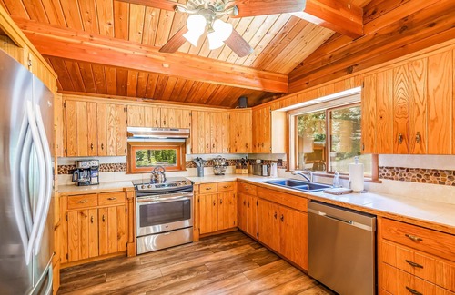 Cle Elum Casa | Ahorra 25% Ahora! 4BD Casa Aislada en la Orilla del río Nr Suncadia-grass Yard-fire Pit