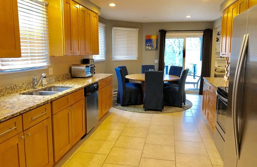 Lagoon Heights Casa | El hogar perfecto para la familia, los amigos, la diversión y el tenis! Cerca de Farm Neck Golf y más