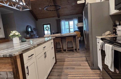 Morganton Casa | Relax & Renew Private House with Hot Tub