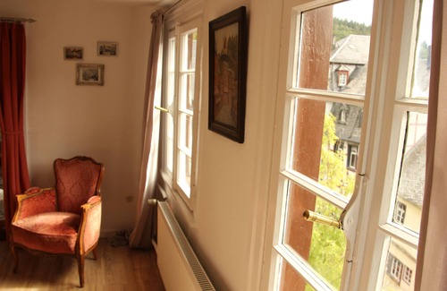 Monschau Apartamento | Relájese (sauna) en una casa con entramado de madera centenaria, idílica a. D. Rur en el medio de Altstadt