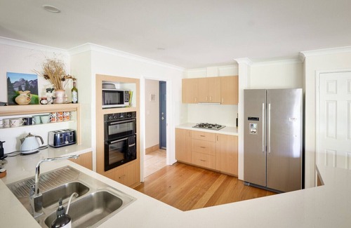 Geographe Casa | Relax to the Max - Pet Friendly Beach Retreat