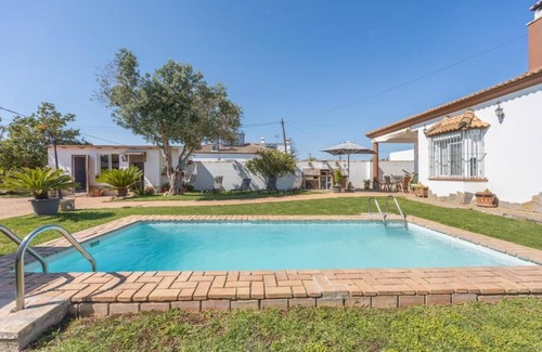 Los Franceses-la Vega Chalet De Esquí | Relájate bajo el sol andaluz y vive la experiencia en el sur de España.