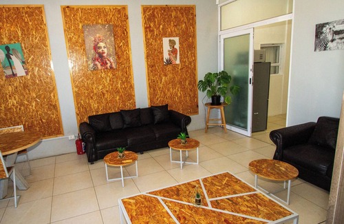 Cape Town Cabina | Relax & Unwind at LodgeOn91 !