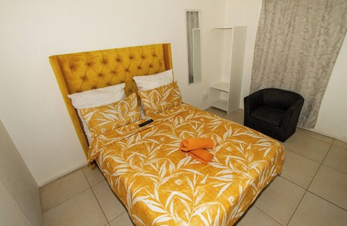 Cape Town Cabina | Relax & Unwind at LodgeOn91 !