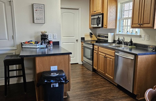 Saint Elmo Casa | Relax & Unwind at This Charming West Mobile Getaway! 2BR/2BA Guesthouse Retreat!