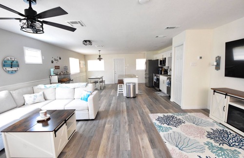 Spring Hill Casa | Relax & Unwind at Triple Palms in Hernando Beach