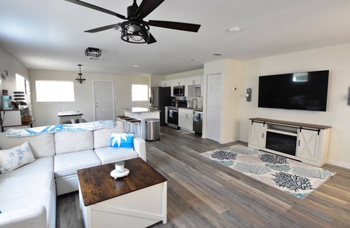 Spring Hill Casa | Relax & Unwind at Triple Palms in Hernando Beach