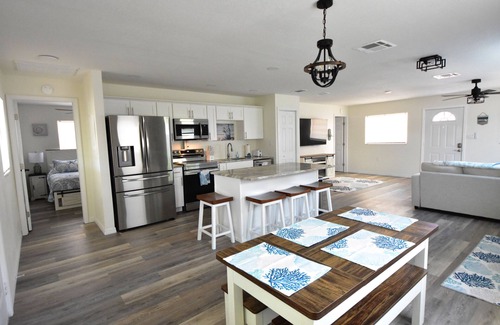 Spring Hill Casa | Relax & Unwind at Triple Palms in Hernando Beach