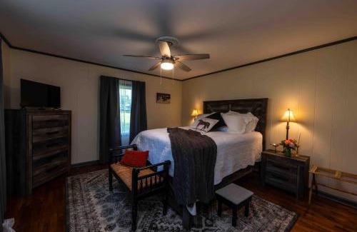 Stanton Casa | Relax & Unwind Cozy Farmhouse Near Natural Bridge State Park