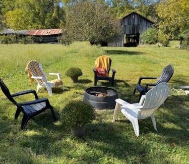 Stanton Casa | Relax & Unwind Cozy Farmhouse Near Natural Bridge State Park