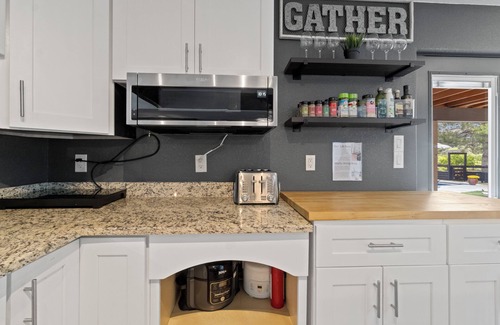 Castle Rock Casa | Relax & Unwind: Hot Tub/Pool, King Beds, Steam Shower, Sleeps 8, Great Location!