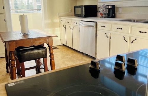 Selma Casa | Relax & Unwind in a Spacious Historic Home with Porch, Patio, & Sunroom