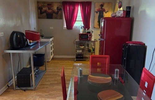 West Pullman Apartamento | Relax & Unwind in This Comfortable 3BR Unit