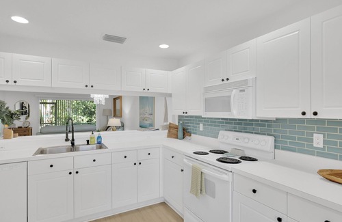 Bonita Shores Condominio | Relax & Unwind in Bonita Springs – Stylish Condo Near Beaches, Dining & Golf!