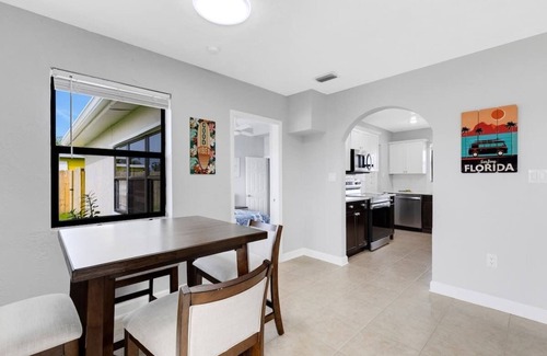 Port Charlotte Casa | Relax & Unwind: Lakefront Stay with Sunset Views