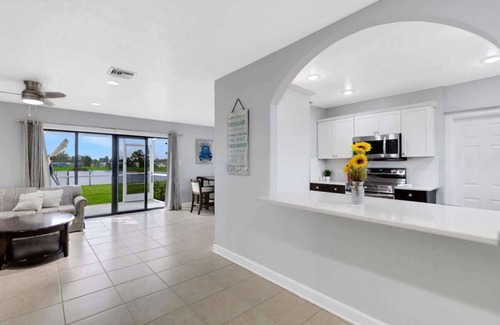 Port Charlotte Casa | Relax & Unwind: Lakefront Stay with Sunset Views