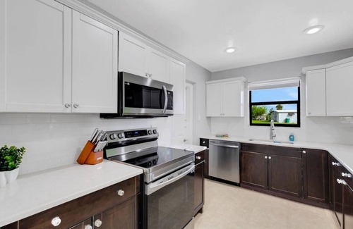 Port Charlotte Casa | Relax & Unwind: Lakefront Stay with Sunset Views