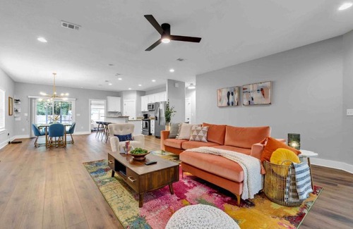 Wright Casa | Relax & Unwind - Spacious & Colorful 3BR House