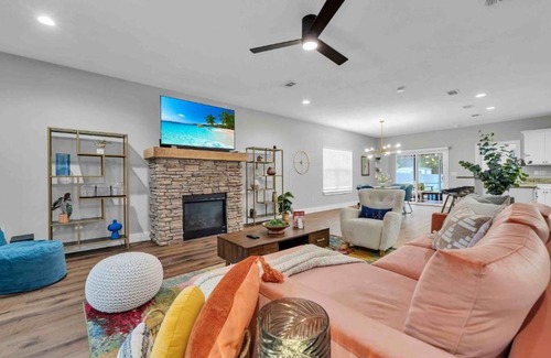 Wright Casa | Relax & Unwind - Spacious & Colorful 3BR House