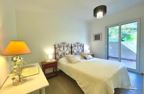 Pietra Ligure Apartamento | Relax Vista Mare con A/C, Wi-Fi & Free Parking.