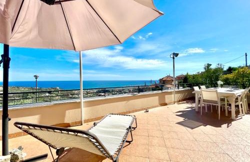 Pietra Ligure Apartamento | Relax Vista Mare con A/C, Wi-Fi & Free Parking.