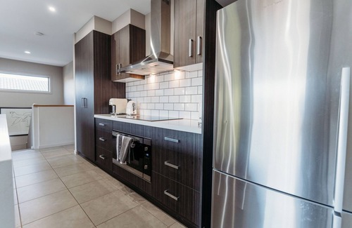 Nagambie Casa | Relax & watch magical sunsets upstairs balconies overlooking the beautiful lake