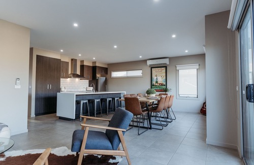 Nagambie Casa | Relax & watch magical sunsets upstairs balconies overlooking the beautiful lake