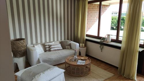 Ronnau Apartamento | Relax with a pool and sauna in Trave Kieker 005!
