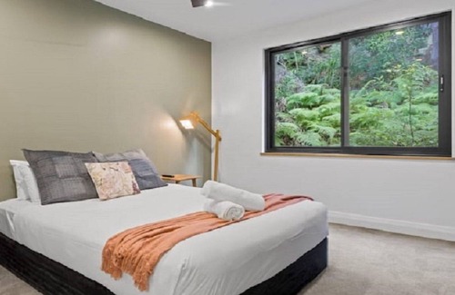 Horsfield Bay Casa | Relax with bush & water views