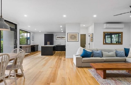 Horsfield Bay Casa | Relax with bush & water views