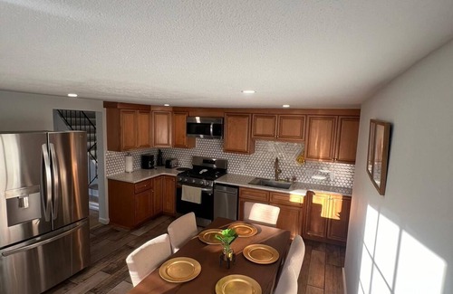 South Side Apartamento | Relax with family or friends to this elegant apartment in the heart of Waltham