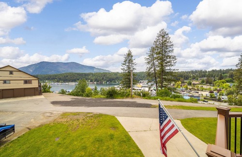Bayview Casa | Relax with room to entertain in Beautiful Bayview!